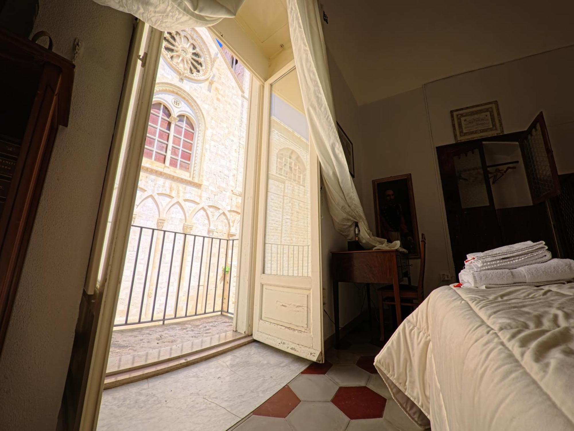 Palazzo Framarino Dei Malatesta - Noble Floor - XIV Century Джовинаццо Экстерьер фото