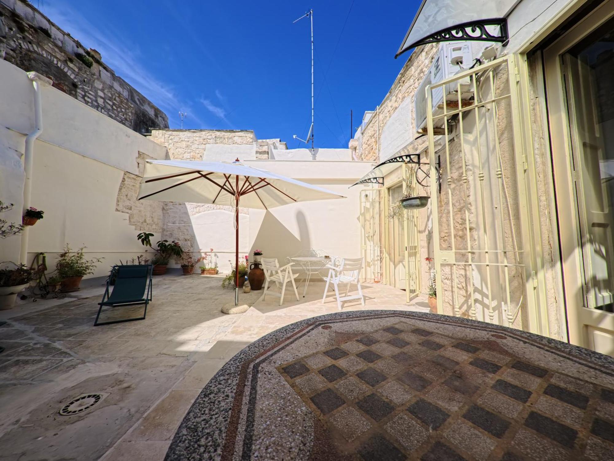 Palazzo Framarino Dei Malatesta - Noble Floor - XIV Century Джовинаццо Экстерьер фото