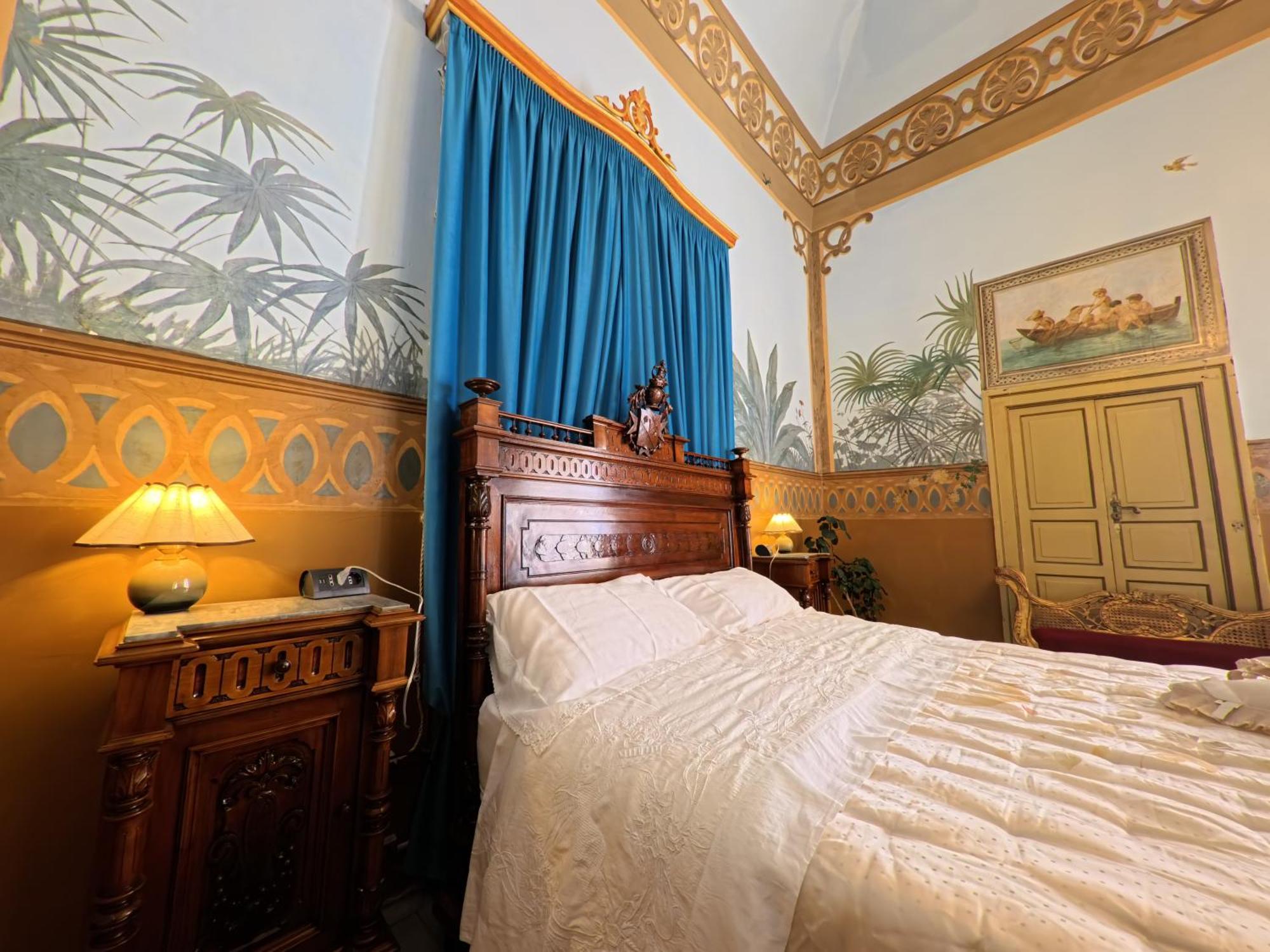 Palazzo Framarino Dei Malatesta - Noble Floor - XIV Century Джовинаццо Экстерьер фото