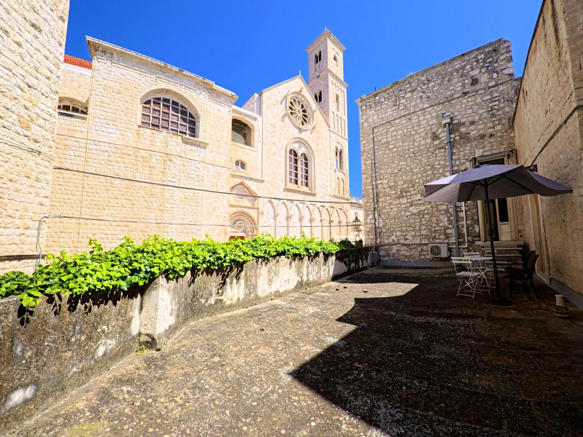 Palazzo Framarino Dei Malatesta - Noble Floor - XIV Century Джовинаццо Экстерьер фото